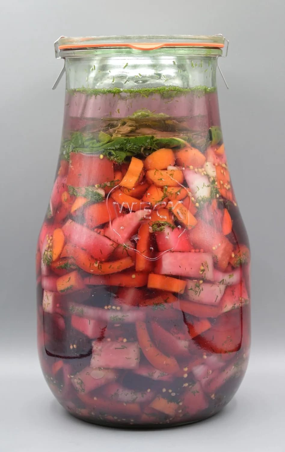 Verduras y curtidos fermentados en un mercado