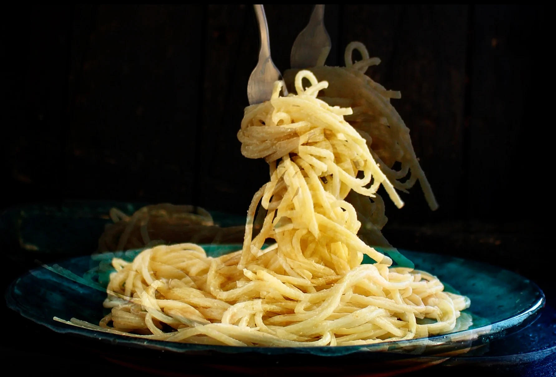 Fork with spaghetti ready to eat
